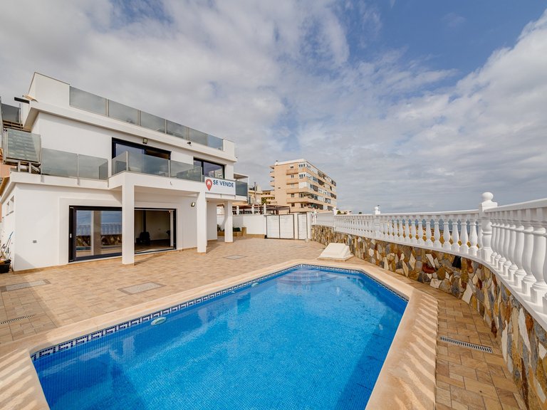Villa for Sale in Torrelamata - La Mata, Torrevieja, Alicante 1