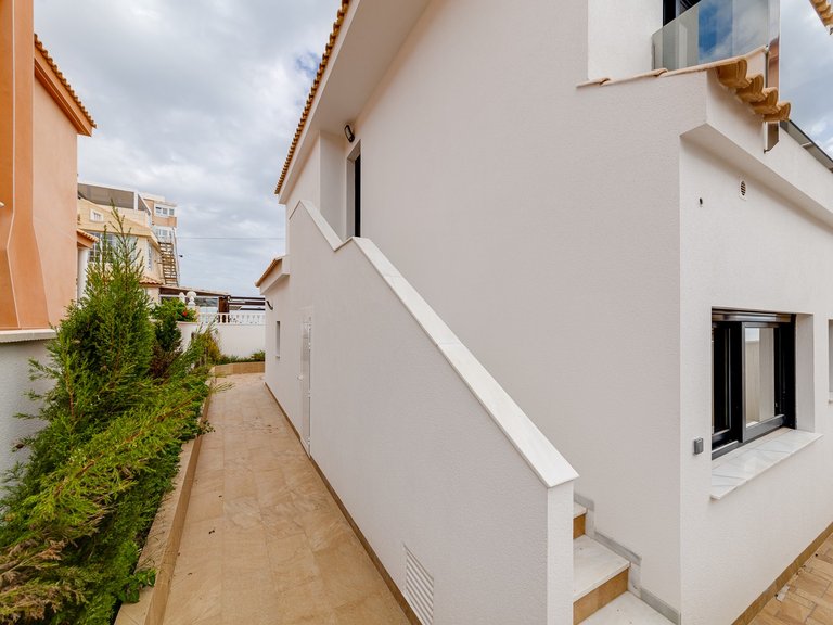 Villa for Sale in Torrelamata - La Mata, Torrevieja, Alicante 42