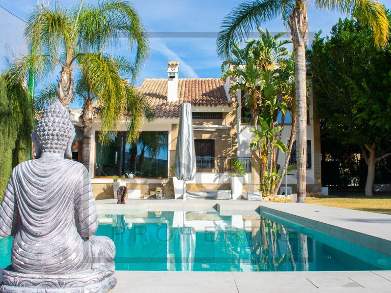 Villa for Sale in La Finca Golf Resort, Algorfa, Alicante 1
