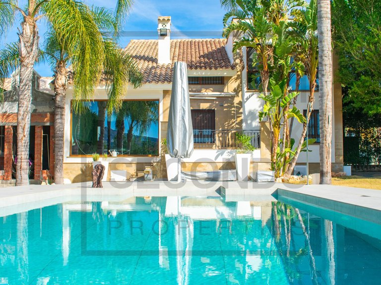 Villa for Sale in La Finca Golf Resort, Algorfa, Alicante 2
