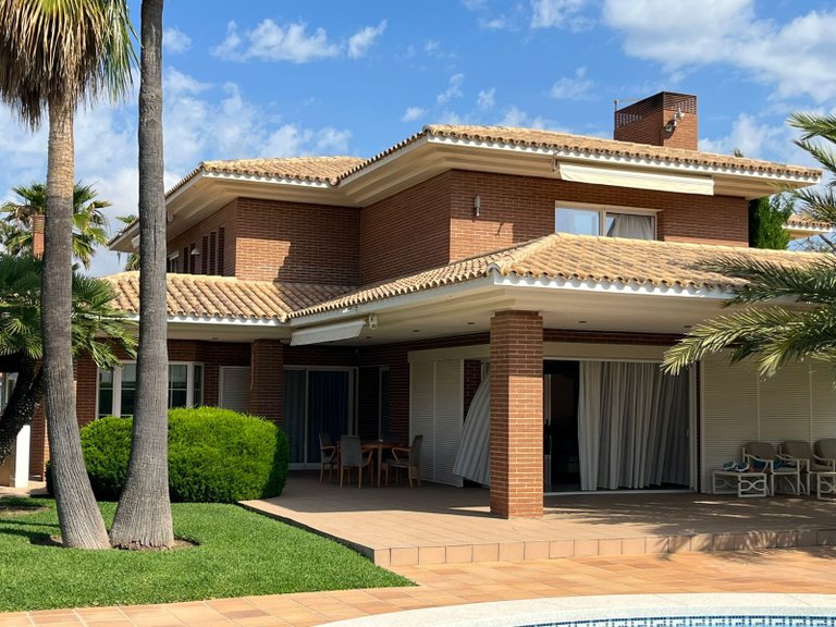 Villa for Sale in Benidorm, Alicante 2