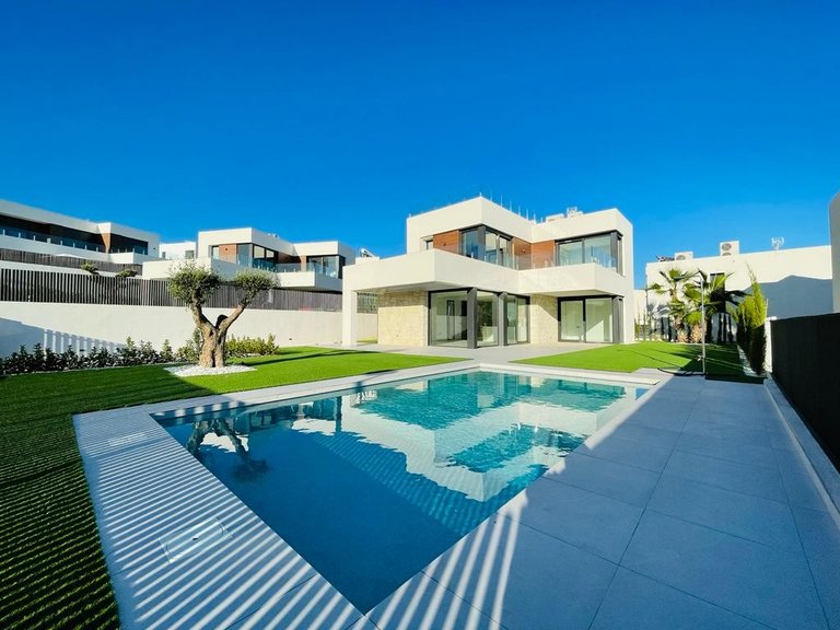 Villa for Sale in Sierra Cortina, Finestrat, Alicante 1