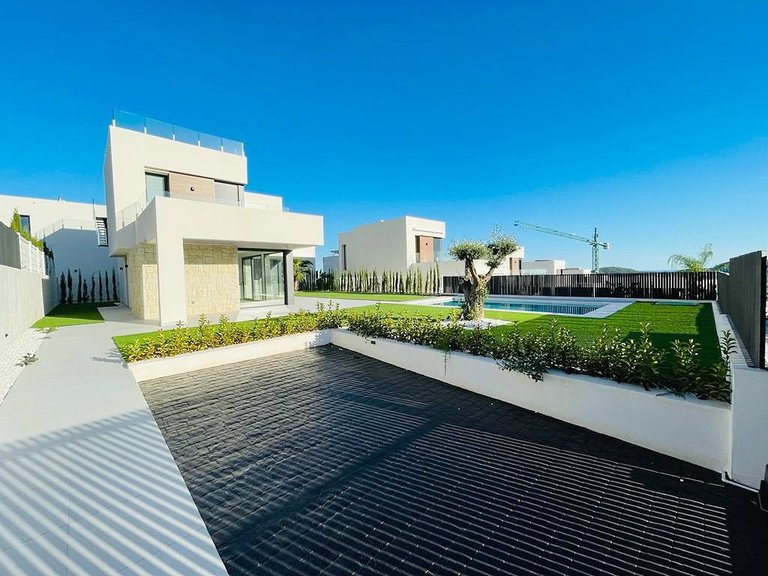 Villa for Sale in Sierra Cortina, Finestrat, Alicante 26