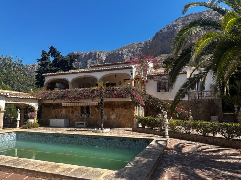 Villa for Sale in Montgó - Partida Tosal, Jávea, Alicante 2