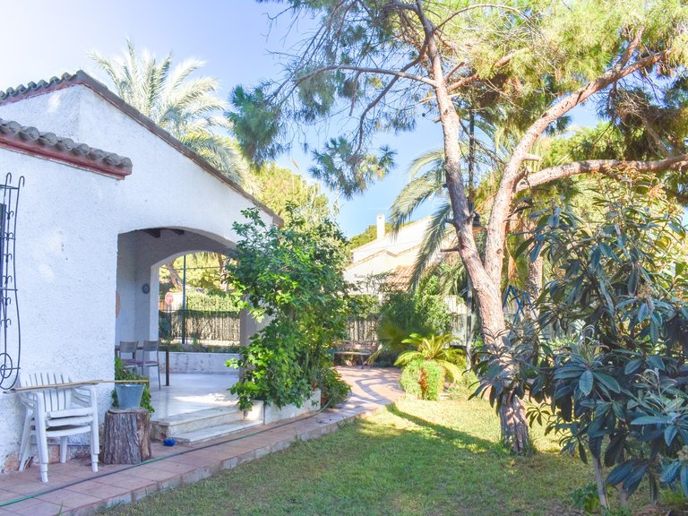 Villa for Sale in Punta Prima, Orihuela Costa, Alicante 3