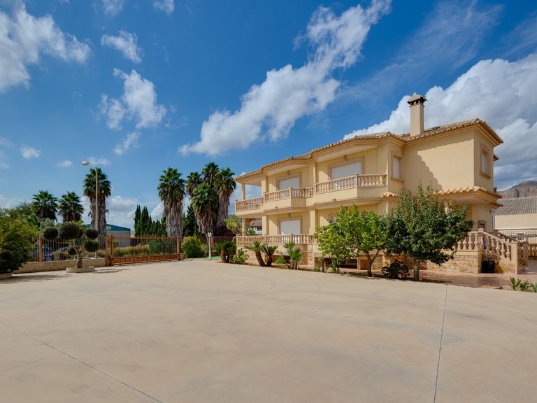 Villa for Sale in Orihuela, Alicante 12