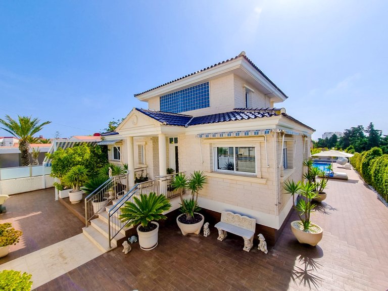 Villa for Sale in La Mata, Torrevieja, Alicante 1