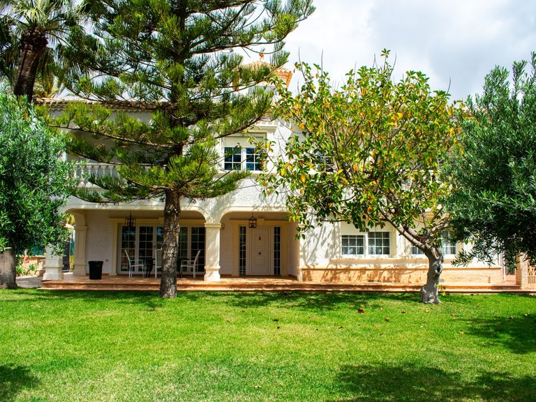 Villa for Sale in MUY CERCA DE LA PLAYA, Orihuela Costa, Alicante 1