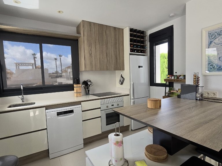 Villa for Sale in Ciudad Quesada, Ciudad Quesada - Rojales, Alicante 12