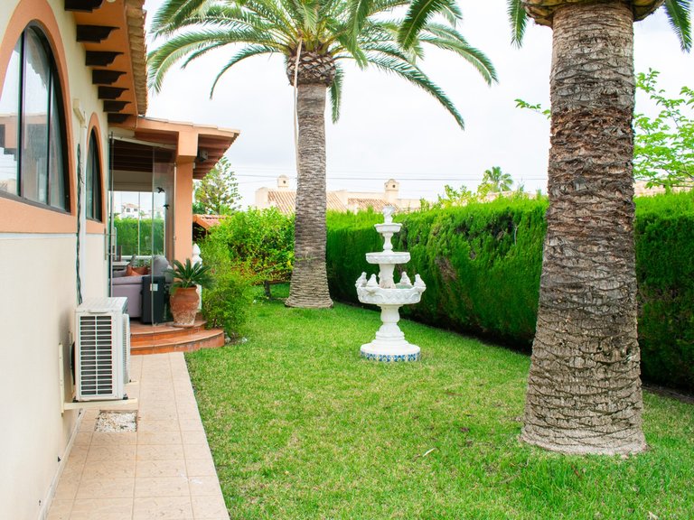 Villa for Sale in MUY CERCA DE LA PLAYA, Orihuela Costa, Alicante 8