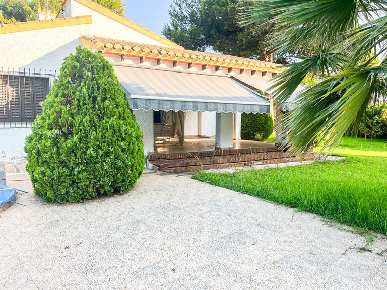 Villa for Sale in Punta Prima, Orihuela Costa, Alicante 1