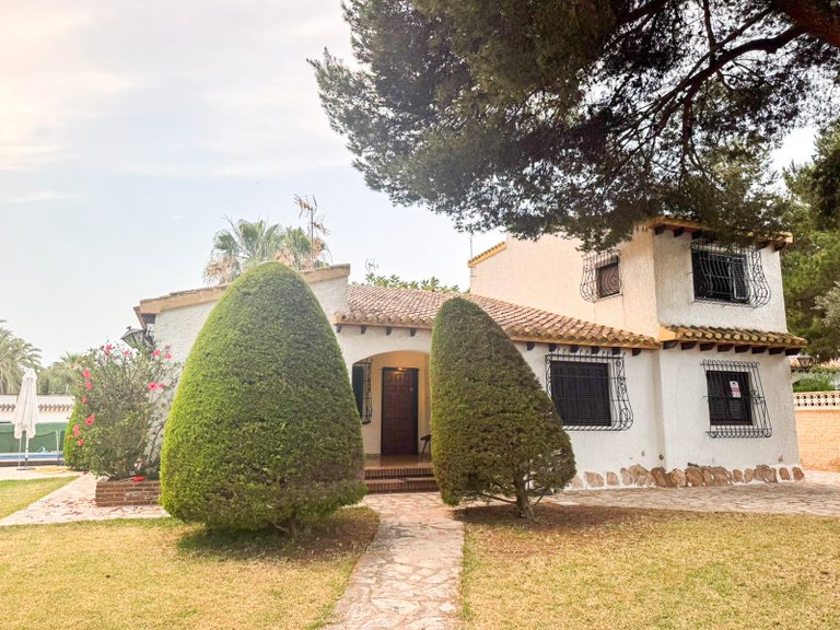 Villa for Sale in Punta Prima, Orihuela Costa, Alicante 3