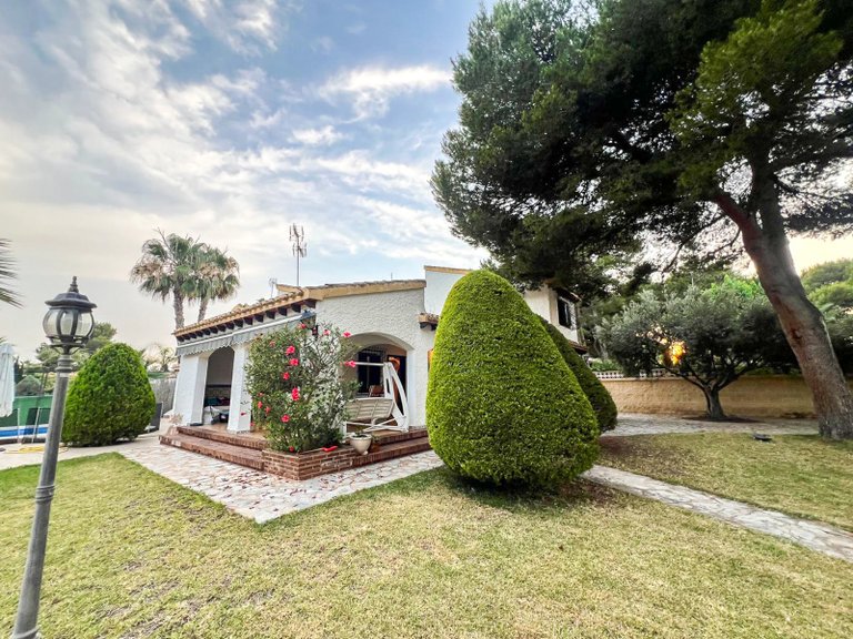 Villa for Sale in Punta Prima, Orihuela Costa, Alicante 5