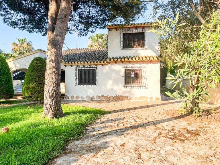 Villa for Sale in Punta Prima, Orihuela Costa, Alicante 6