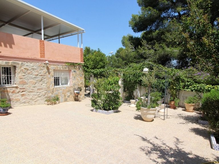 Villa for Sale in Los balcones, Torrevieja, Alicante 40