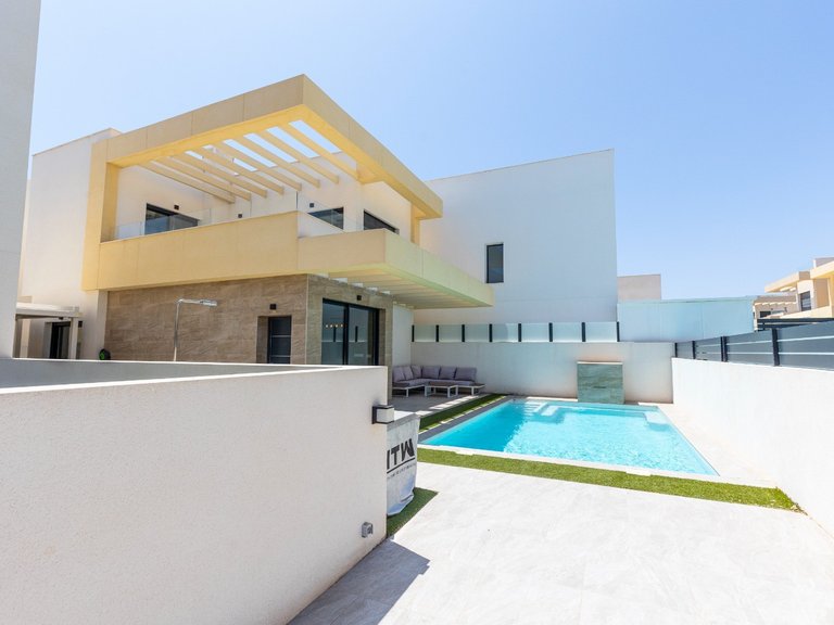 Villa for Sale in La Herrada, Los Montesinos, Alicante 46