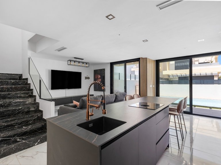 Villa for Sale in La Herrada, Los Montesinos, Alicante 9