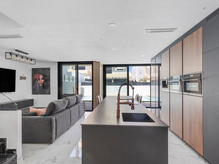 Villa for Sale in La Herrada, Los Montesinos, Alicante 14