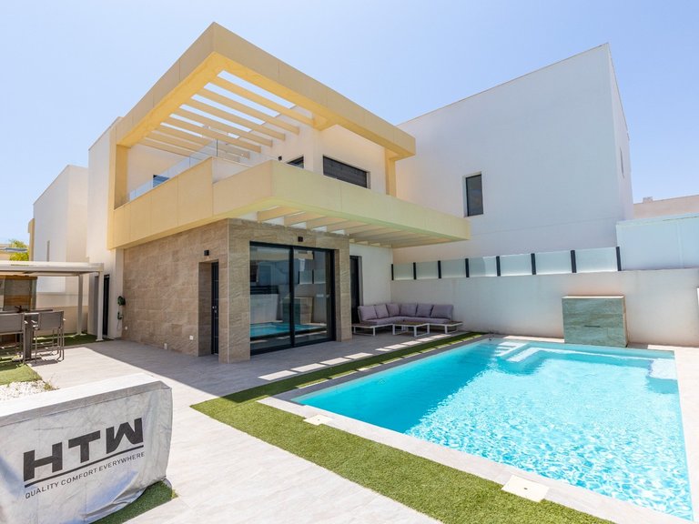 Villa for Sale in La Herrada, Los Montesinos, Alicante 1