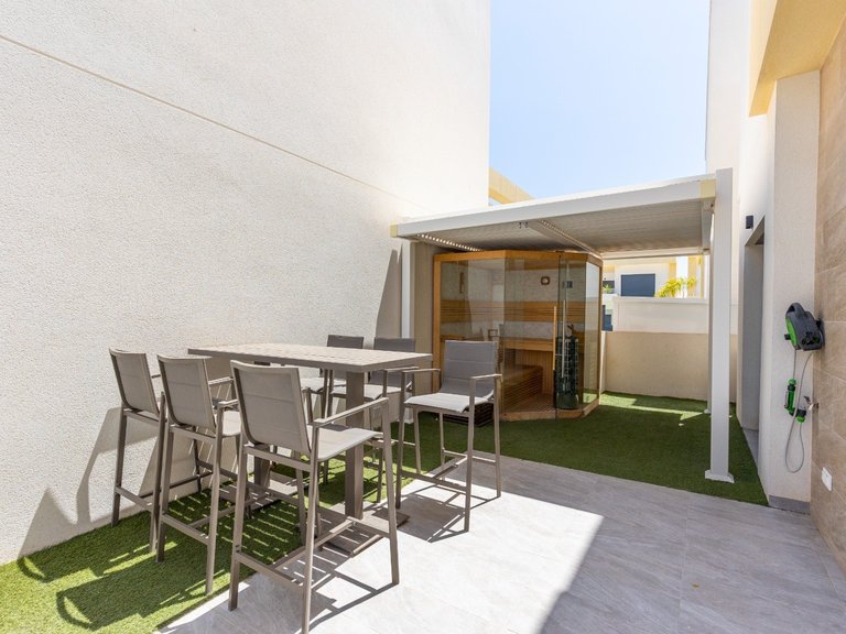Villa for Sale in La Herrada, Los Montesinos, Alicante 40