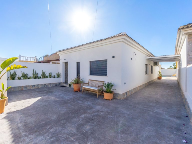 Villa for Sale in El Chaparral, Torrevieja, Alicante 3