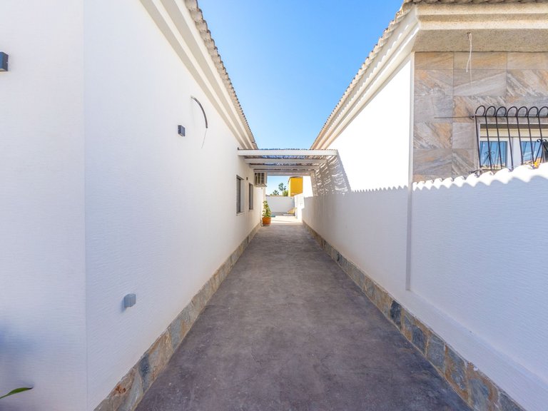 Villa for Sale in El Chaparral, Torrevieja, Alicante 19