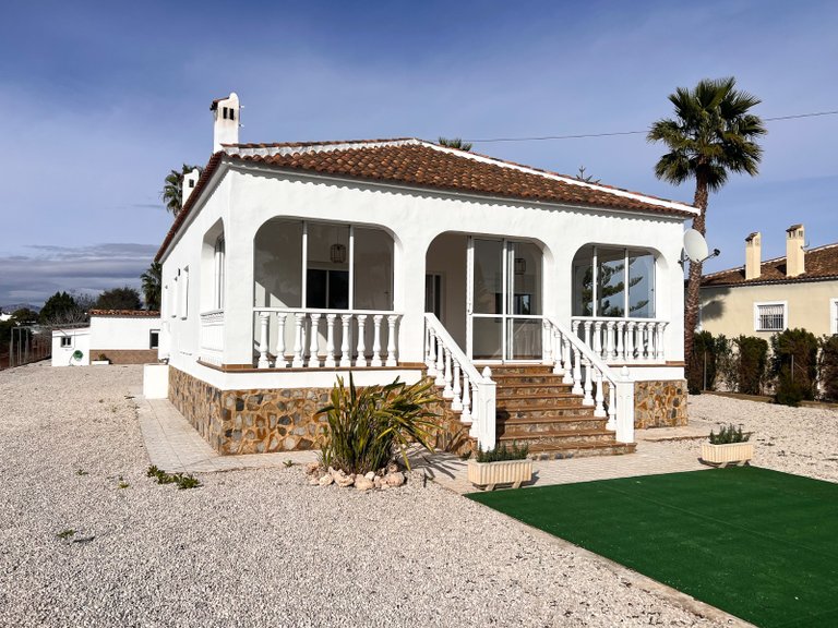Villa for Sale in Dolores, Alicante 3