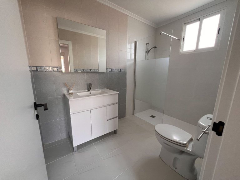 Villa for Sale in Dolores, Alicante 28