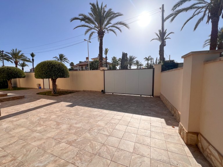 Villa for Sale in Orihuela Costa, Alicante 44