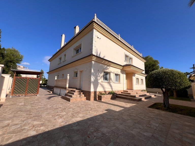Villa for Sale in Orihuela Costa, Alicante 43