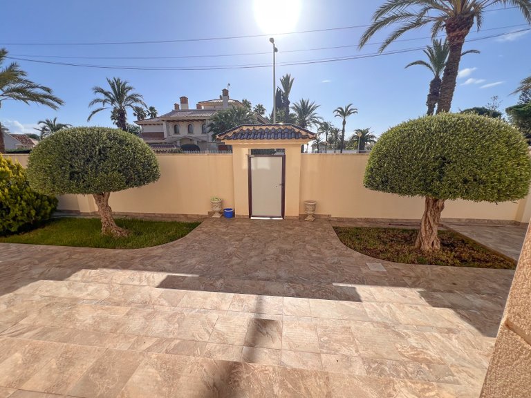 Villa for Sale in Orihuela Costa, Alicante 46