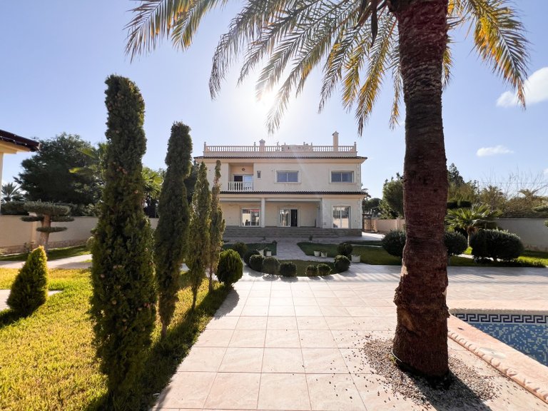 Villa for Sale in Orihuela Costa, Alicante 3