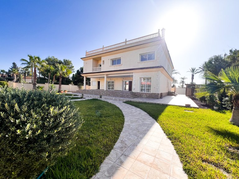 Villa for Sale in Orihuela Costa, Alicante 2