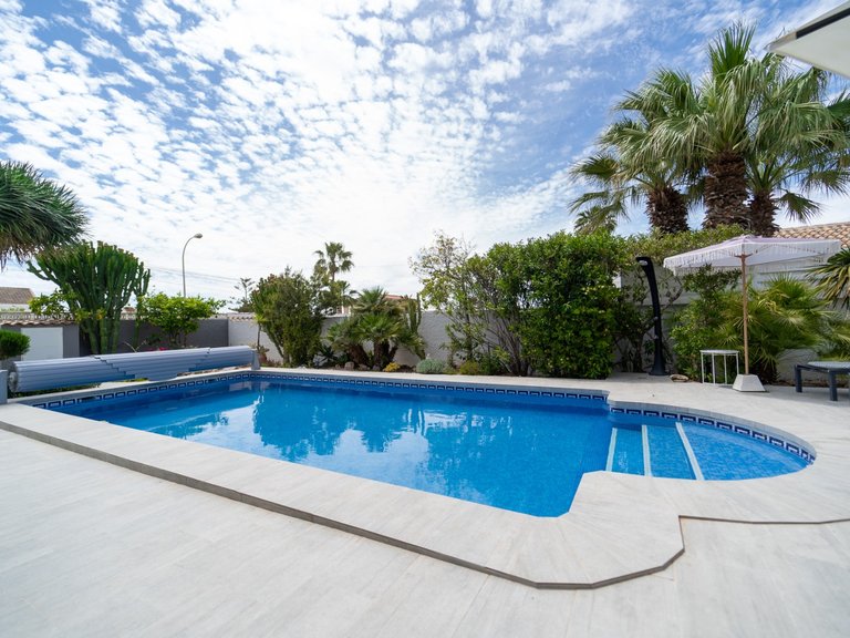 Villa for Sale in La Siesta - El Salado - Torreta, Torrevieja, Alicante 32