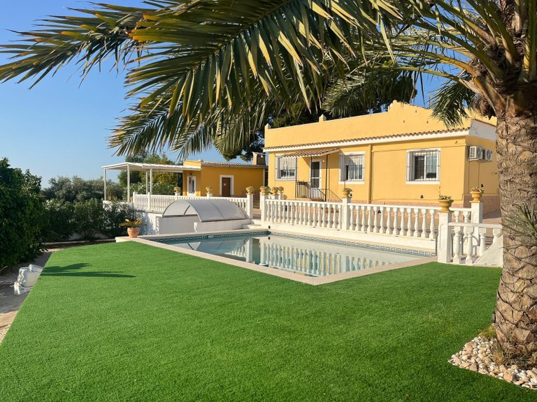 Villa for Sale in Moralet - Cañada del Fenollar, Alicante, Alicante 1