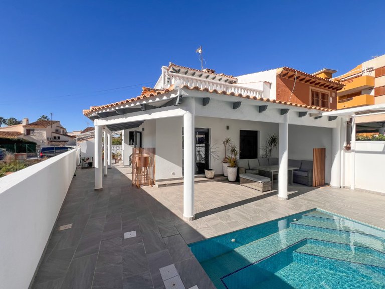 Town House for Sale in Punta Prima, Orihuela Costa, Alicante 2