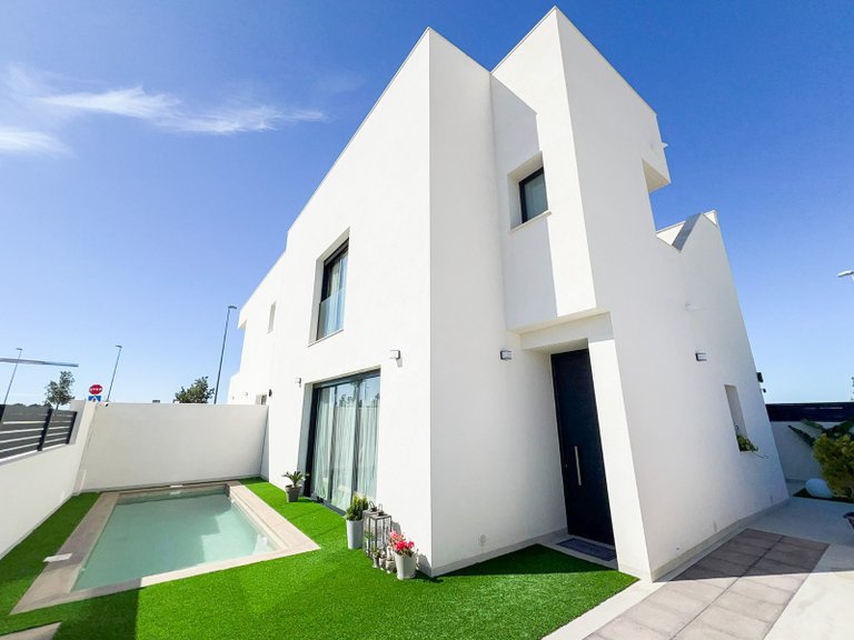 Villa for Sale in Benijofar, Alicante 1