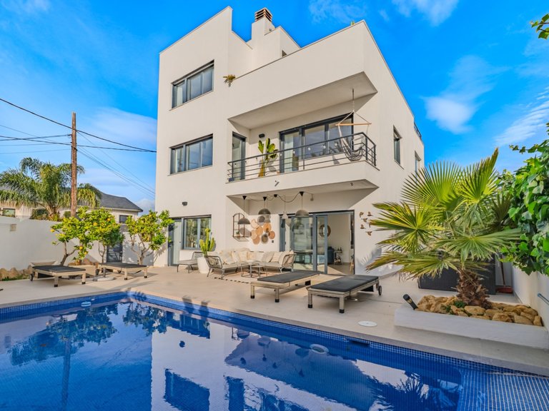 Villa for Sale in Cabo de las Huertas, Alicante, Alicante 1