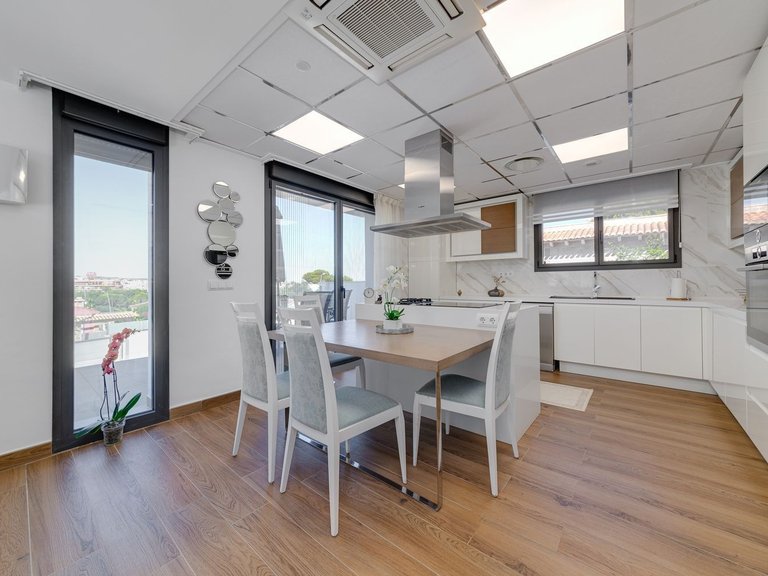 Villa for Sale in Torrevieja, - 16