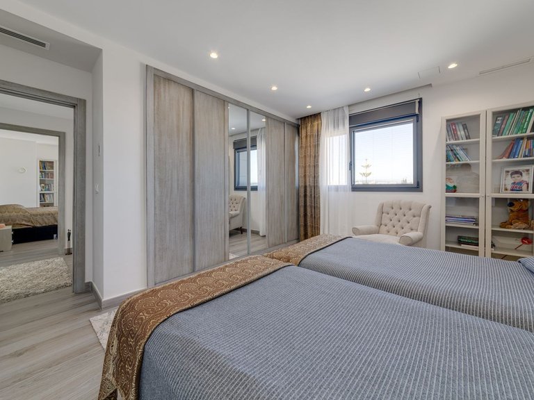 Villa for Sale in Torrevieja, - 33