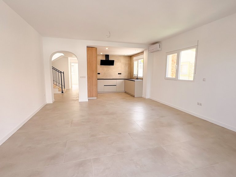 Villa for Sale in Pueblo Acantilado - Venta Lanuza, El Campello, Alicante 5