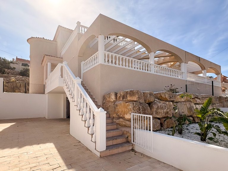 Villa for Sale in Pueblo Acantilado - Venta Lanuza, El Campello, Alicante 1