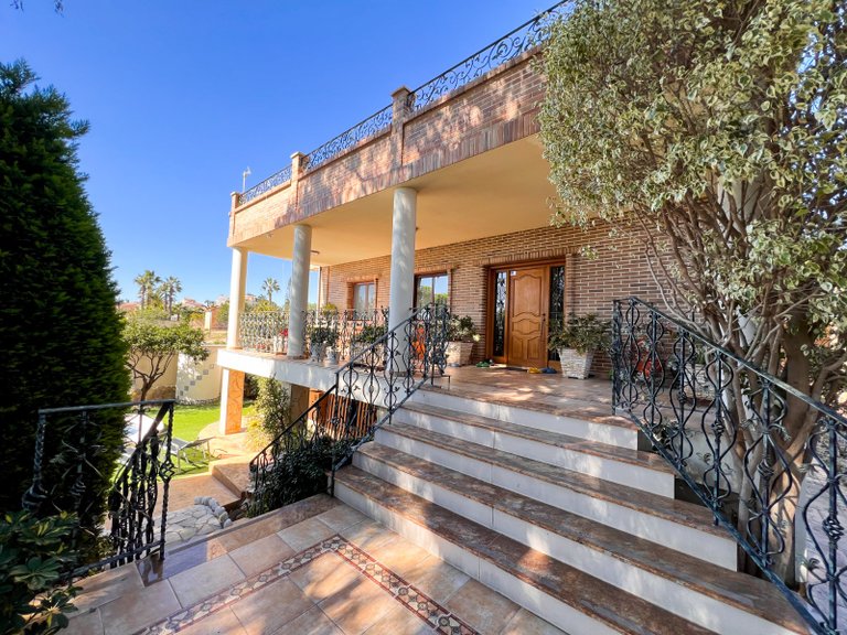 Villa for Sale in Cuidad quesada, Ciudad Quesada - Rojales, Alicante 4