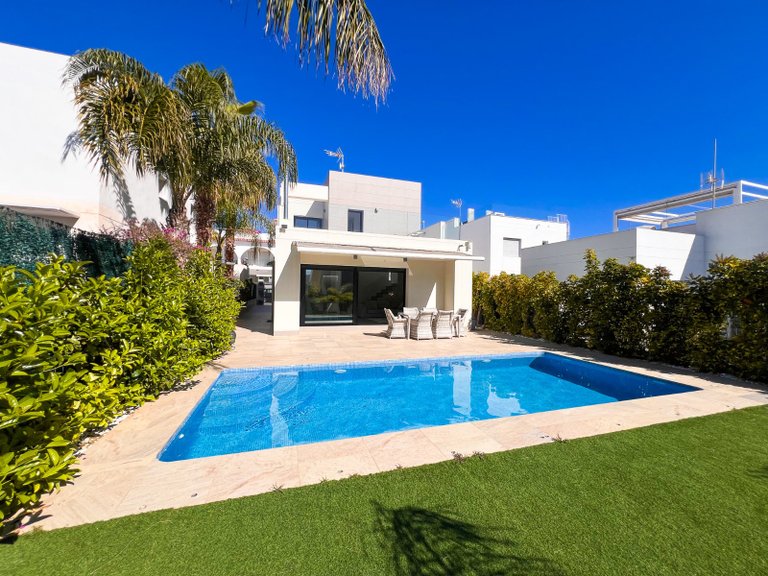 Villa for Sale in Rojales, Alicante 1