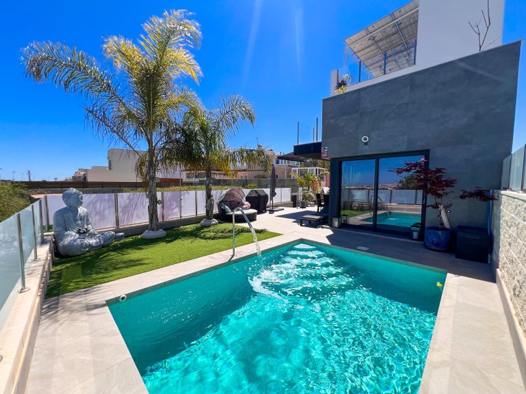 Villa for Sale in Los Balcones, Torrevieja, Alicante 3