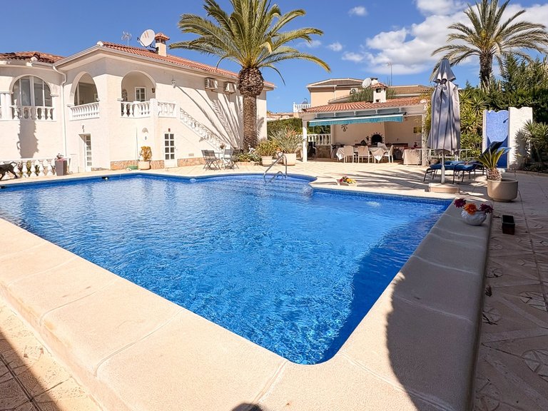 Villa for Sale in Ciudad Quesada, Ciudad Quesada - Rojales, - 1