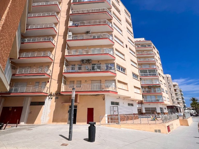 Apartment for Sale in Torrevieja, - 28