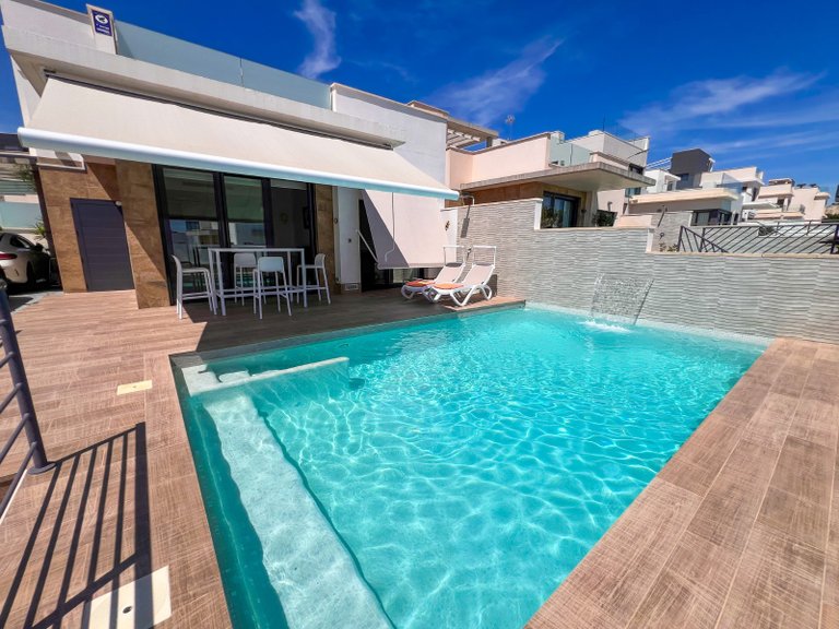 Villa for Sale in San Miguel Salinas, San Miguel De Salinas, Alicante 1