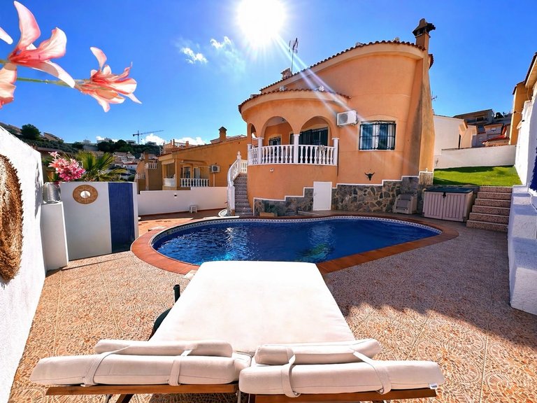 Villa for Sale in Cuidad quesada, Ciudad Quesada - Rojales, Alicante 1