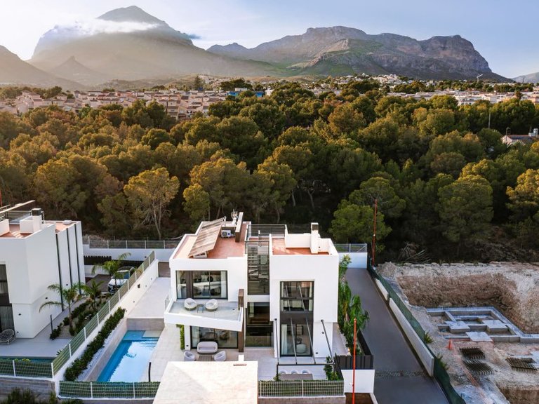 Villa for Sale in La Nucía, Alicante 6